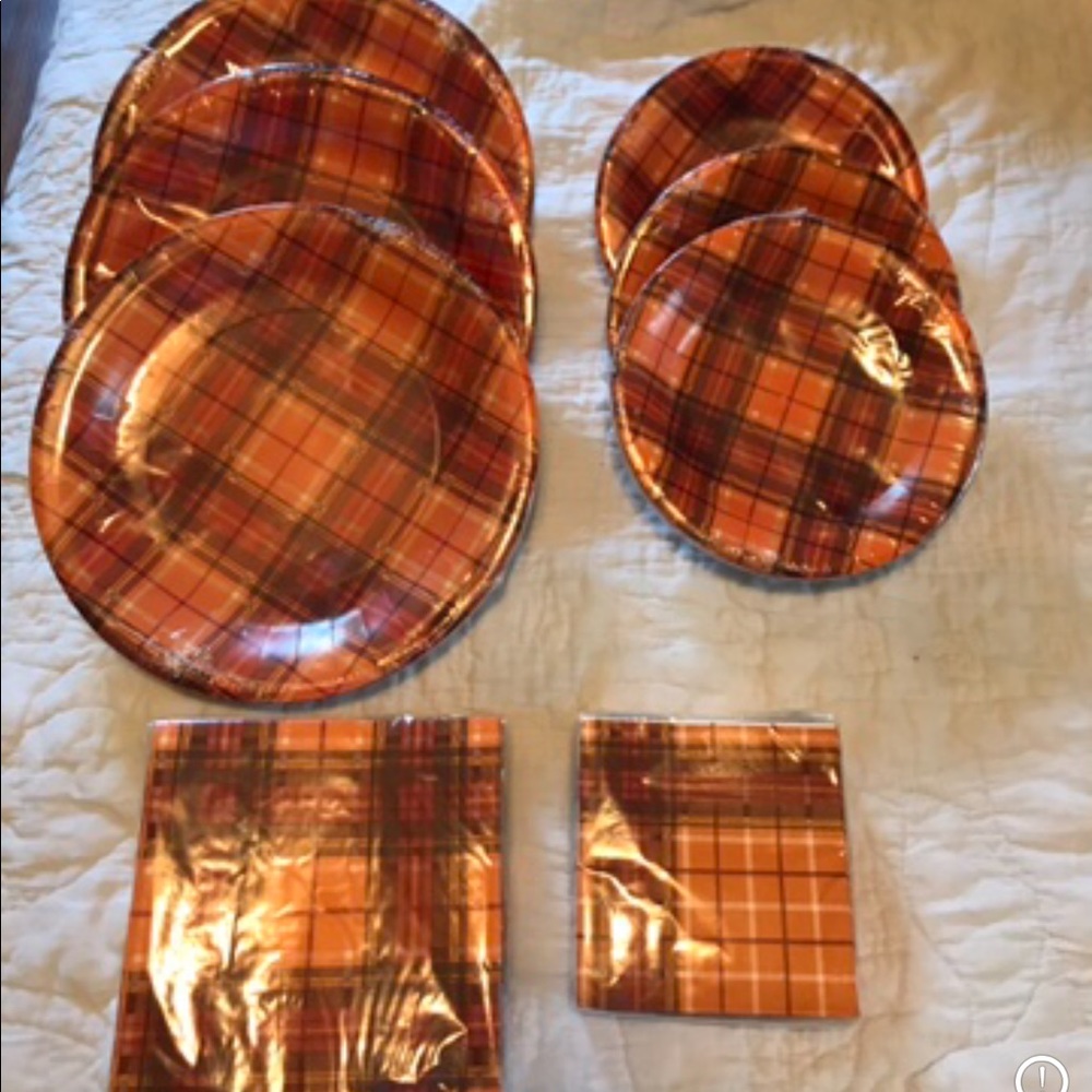 Thanksgiving Plates and napkins